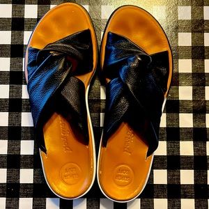 Paul green women’s leather sandals. Slight color chafing on the heels (inside)